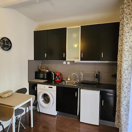Apartamento 2-room Off The *