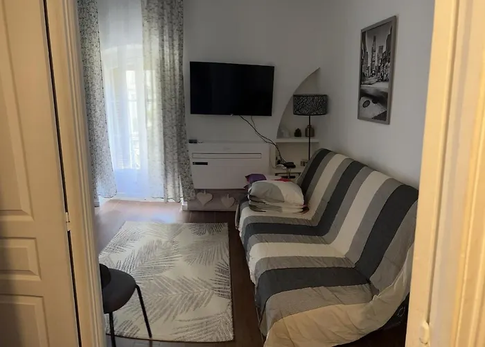 2-room Off The * Nizza