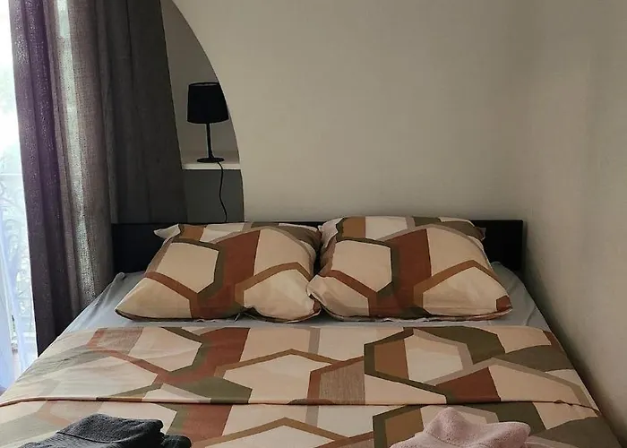 2-room Off The Nice